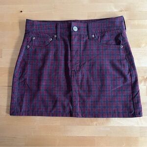 American Eagle Y2K Burgundy Plaid Sz 6 Mini Skirt 90s
Grunge Preppy High-Waisted